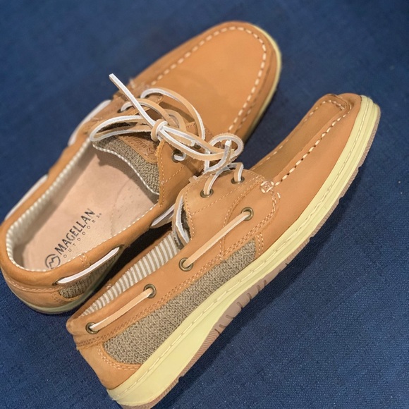Women’s deck shoe- Magellan (Sperry type!) - Picture 3 of 3